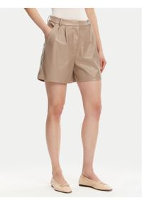 only - ONLY Szorty z imitacji skóry Saramy 15338008 Beżowy Regular Fit. Kolor: beżowy. Materiał: skóra