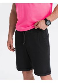 Ombre Clothing - Dzianinowe szorty męskie z podwiniętymi nogawkami - czarne V2. Okazja: na co dzień. Kolor: czarny. Materiał: dzianina. Wzór: jednolity. Styl: klasyczny, casual #10