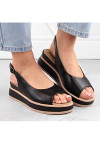 Skórzane sandały damskie na platformie czarne Filippo DS6153. Kolor: czarny. Materiał: skóra. Obcas: na platformie #3