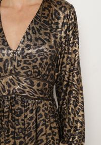 Born2be - Czarno-Złota Rozkloszowana Sukienka w Panterkę z Falbanami i Gumką w Talii Tinnetra. Okazja: na co dzień. Typ kołnierza: dekolt w kształcie V. Kolor: czarny. Materiał: skóra. Wzór: motyw zwierzęcy. Styl: casual, elegancki #7