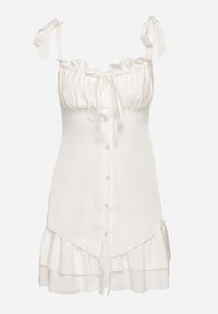 Born2be - Biała Rustykalna Sukienka o Taliowanym Kroju z Wiązaniem i Falbanami Finkio. Okazja: na co dzień. Kolor: biały. Długość rękawa: na ramiączkach. Wzór: aplikacja. Styl: casual, elegancki #4