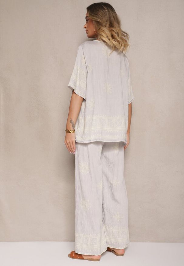 Renee - Jasnoszary Komplet Oversize z Bluzką i Luźnymi Spodniami w Stylu Boho Ronivara. Kolor: szary. Wzór: aplikacja