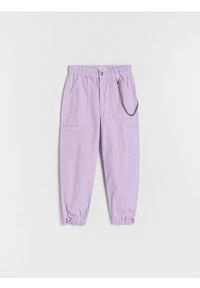 Reserved - Spodnie z łańcuszkiem - lawendowy. Kolor: fioletowy. Materiał: bawełna, tkanina