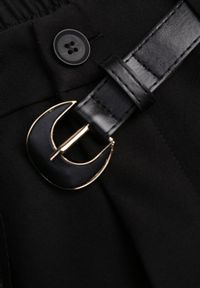 Renee - Czarne Spodnie Cygaretki High Waist z Paskiem z Klamrą w Kształcie Półksięzyca Vikinai. Stan: podwyższony. Kolor: czarny. Materiał: jedwab. Wzór: aplikacja. Styl: elegancki #3