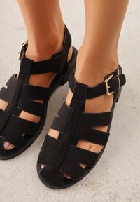 Renee - Czarne Sandały o Fasonie Gladiatorek z Paskiem ze Sprzączką Abma. Okazja: na co dzień. Zapięcie: pasek. Kolor: czarny. Styl: casual #9