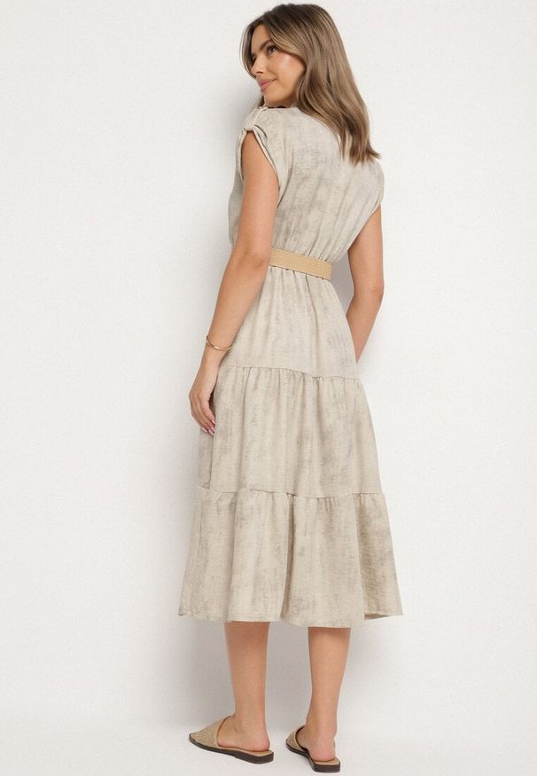 Born2be - Jasnobeżowa Sukienka Ozdobiona Plecionym Paskiem i Guzikami Filianea. Okazja: na co dzień. Kolor: beżowy. Materiał: jeans. Wzór: aplikacja. Styl: casual, elegancki