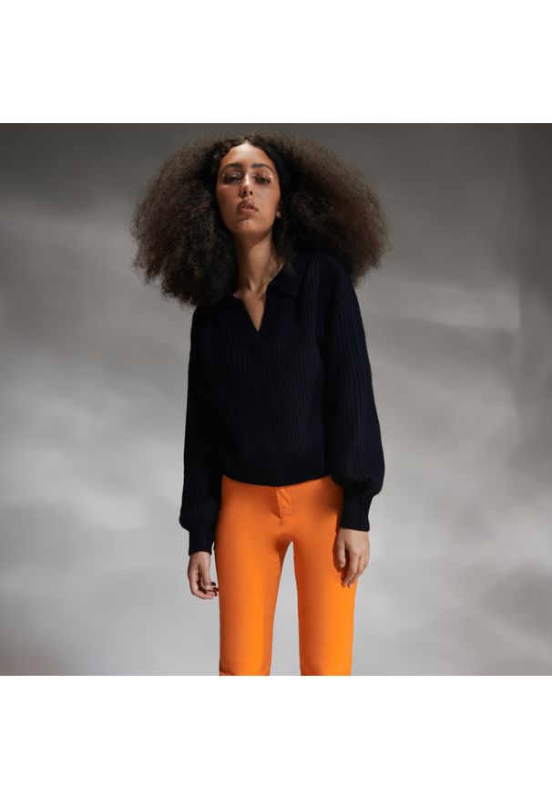 Sinsay - Sweter z bufiastymi rękawami - Czarny. Kolor: czarny