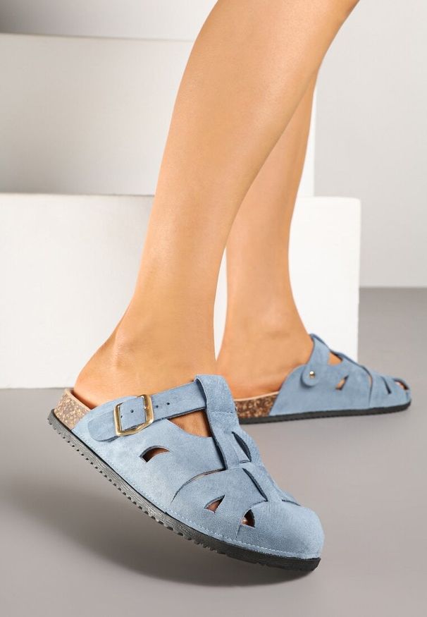 Born2be - Niebieskie Klapki Chodaki z Przeplatanymi Paskami i Wycięciami Paroti. Okazja: na co dzień. Kolor: niebieski. Wzór: paski. Obcas: na obcasie. Styl: elegancki, casual. Wysokość obcasa: niski