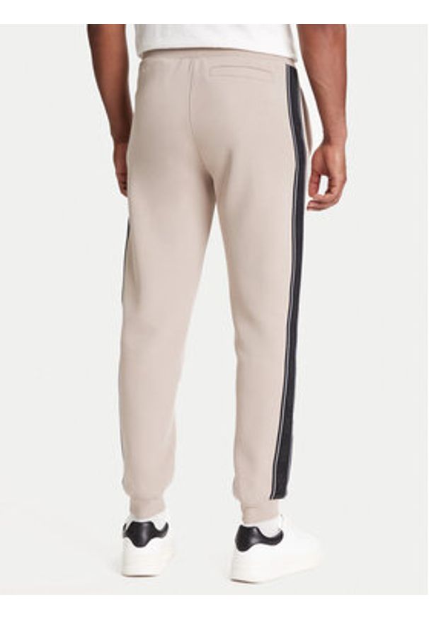 Guess Spodnie dresowe Z2YB09 KB3P2 Beżowy Regular Fit. Kolor: beżowy. Materiał: bawełna