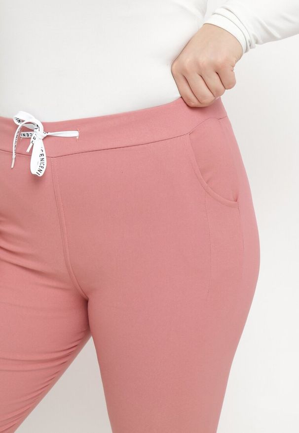 Born2be - Ciemnoróżowe Spodnie High Waist z Troczkiem w Pasie Istmena. Okazja: na co dzień, na spotkanie biznesowe. Stan: podwyższony. Kolor: różowy. Styl: casual, elegancki, biznesowy