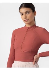 4f - Longsleeve crop-top slim w prążki damski. Okazja: na co dzień. Kolor: różowy. Materiał: materiał, dzianina, prążkowany, elastan. Długość rękawa: długi rękaw. Długość: długie. Wzór: prążki. Styl: casual #2