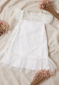 Born2be - Biała Sukienka Asteope. Kolor: biały. Materiał: koronka, lakier, tkanina. Wzór: koronka. Typ sukienki: trapezowe. Styl: klasyczny