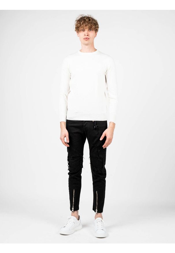 Xagon Man Sweter "C-neck" | A22081 & ELV19 | Mężczyzna | Kremowy. Okazja: na co dzień. Kolor: kremowy. Materiał: akryl, wełna, poliester, nylon. Styl: casual