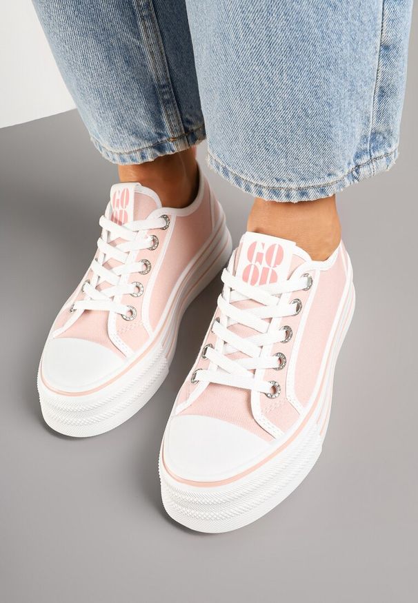 Renee - Różowe Trampki na Platformie Ozdobione Cyrkoniami Arenoria. Okazja: na co dzień. Kolor: różowy. Materiał: jeans. Wzór: aplikacja. Obcas: na platformie. Styl: casual, sportowy, elegancki