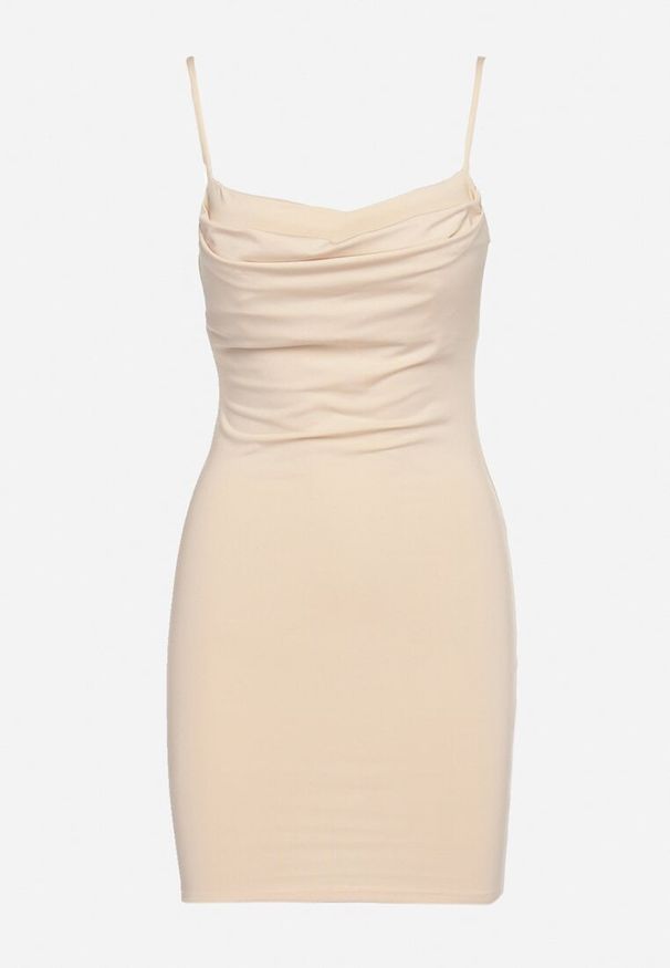 Born2be - Beżowa Sukienka o Dopasowanym Fasonie na Cienkich Ramiączkach z Lejącym Dekoltem Dociela. Okazja: na randkę, na ślub cywilny, na wesele. Kolor: beżowy. Długość rękawa: na ramiączkach. Styl: klasyczny