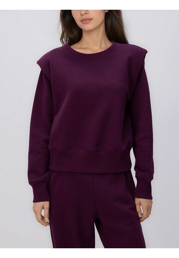 Reserved - Bluza z poduszkami na ramionach - ciemnofioletowy. Kolor: fioletowy. Materiał: dzianina, bawełna