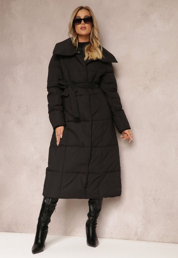 Renee - Czarna Kurtka za Kolano Pikowana Chadi. Kolor: czarny. Materiał: jeans, tkanina. Sezon: zima, jesień. Styl: klasyczny, elegancki