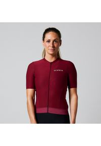 ACELERA - Damska koszulka kolarska Essential z krótkim rękawem. Kolor: czerwony. Długość rękawa: krótki rękaw. Długość: krótkie. Sport: kolarstwo #1