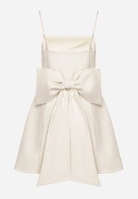 Born2be - Beżowa Rozkloszowana Sukienka na Ramiączkach Zdobiona Dużą Kokardą Lavvia. Okazja: na co dzień. Typ kołnierza: kokarda. Kolor: beżowy. Długość rękawa: na ramiączkach. Wzór: aplikacja. Typ sukienki: rozkloszowane. Styl: elegancki, casual #2