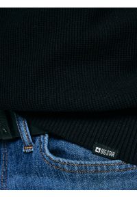 Big-Star - Sweter męski rozpinany ze stójką czarny Anton 906. Okazja: na co dzień. Typ kołnierza: kołnierzyk stójkowy. Kolor: czarny. Materiał: bawełna, dzianina. Wzór: haft, ze splotem. Styl: sportowy, klasyczny, casual, elegancki #7