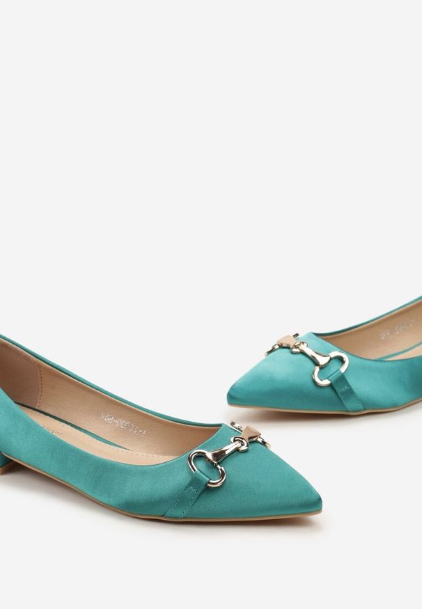 Born2be - Zielone Satynowe Balerinki z Metalową Ozdobą Persefa. Kolor: zielony. Materiał: satyna. Wzór: aplikacja. Styl: elegancki