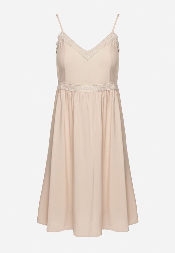 Born2be - Beżowa Sukienka z Wiskozy na Cienkich Ramiączkach z Regulacją Ozdobiona Lampasem i Haftem Nelrissa. Okazja: na imprezę. Typ kołnierza: dekolt w kształcie V. Kolor: beżowy. Materiał: wiskoza. Długość rękawa: na ramiączkach. Wzór: aplikacja, haft