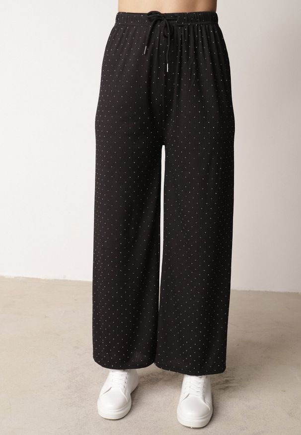 Born2be - Czarny Komplet Oversize z Cyrkoniami T-shirt i Spodnie Arnatea. Kolor: czarny. Wzór: aplikacja