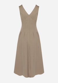 Born2be - Jasnozielona Sukienka o Rozkloszowanym Kroju z Dekoltem w Serek Alifia. Okazja: na spacer, na imprezę, na co dzień. Typ kołnierza: dekolt w serek. Kolor: zielony. Długość rękawa: bez rękawów. Typ sukienki: rozkloszowane, proste. Styl: casual, klasyczny #3