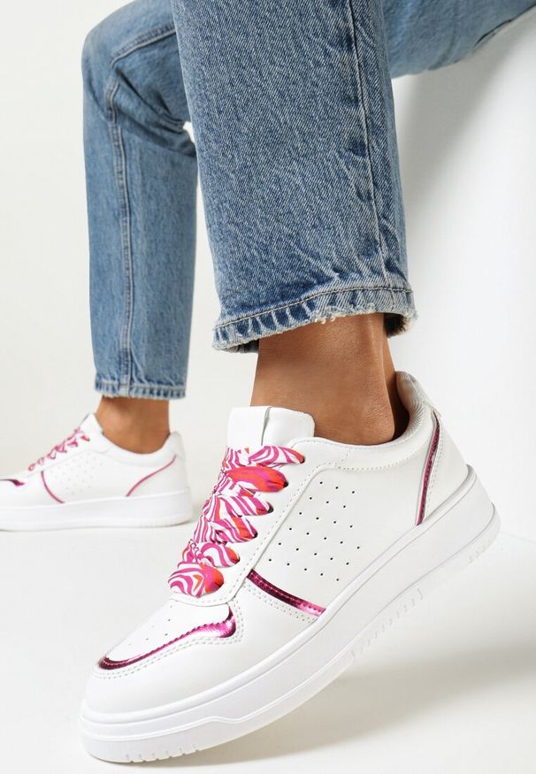 Born2be - Biało-Różowe Sneakersy z Błyszczącymi Wstawkami i Dekoracyjnym Sznurowaniem Horustia. Kolor: biały