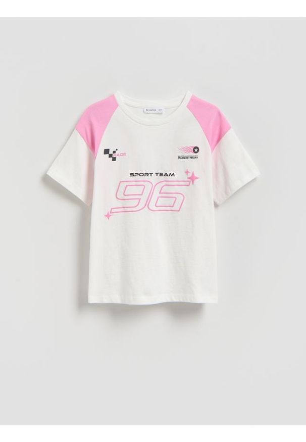 Reserved - T-shirt z sportowym nadrukiem - złamana biel. Materiał: bawełna. Wzór: nadruk. Styl: sportowy