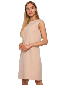 Sukienki.shop - Sukienka o prostym fasonie z dekoltem na plecach beżowy. Okazja: na studniówkę, na ślub cywilny, na wesele, na imprezę. Typ kołnierza: dekolt w kształcie V, dekolt na plecach. Kolor: beżowy. Wzór: gładki, aplikacja, koronka. Typ sukienki: proste. Materiał: tkanina, elastan, materiał, poliester, koronka. Długość rękawa: bez rękawów. Styl: elegancki, klasyczny, wizytowy. Długość: mini #4
