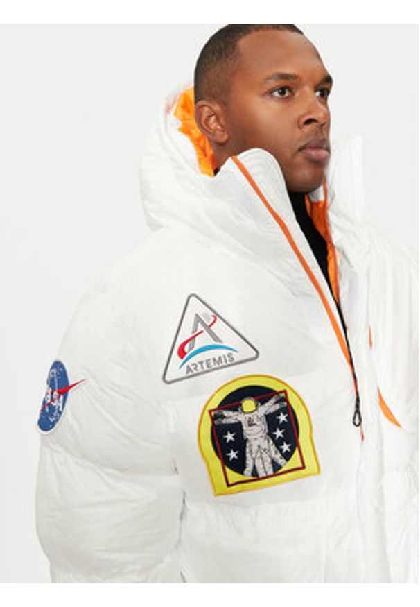 Alpha Industries Kurtka zimowa 148136 Biały Loose Fit. Kolor: biały. Materiał: syntetyk. Sezon: zima