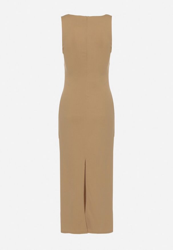 Born2be - Beżowa Dopasowana Sukienka z Wiskozą Ozdobiona Marszczeniem Siloria. Okazja: na co dzień. Typ kołnierza: dekolt w kształcie V. Kolor: beżowy. Materiał: wiskoza. Wzór: aplikacja. Sezon: lato. Typ sukienki: proste. Styl: casual, elegancki