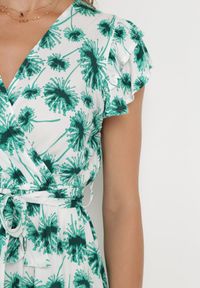 Born2be - Zielona Wiskozowa Maxi Sukienka z Kopertowym Dekoltem z Gumką w Pasie i Falbankami Ayzley. Typ kołnierza: kołnierz z falbankami. Kolor: zielony. Materiał: wiskoza. Wzór: aplikacja. Typ sukienki: kopertowe. Długość: maxi #3