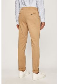 Calvin Klein - Spodnie. Kolor: beżowy. Materiał: tkanina, bawełna, materiał, elastan. Wzór: gładki #2