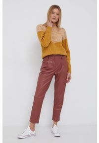 Vero Moda Sweter z domieszką wełny damski kolor żółty ciepły z półgolfem. Okazja: na co dzień. Kolor: żółty. Materiał: wełna. Długość rękawa: długi rękaw. Długość: długie. Wzór: ze splotem. Styl: casual #3