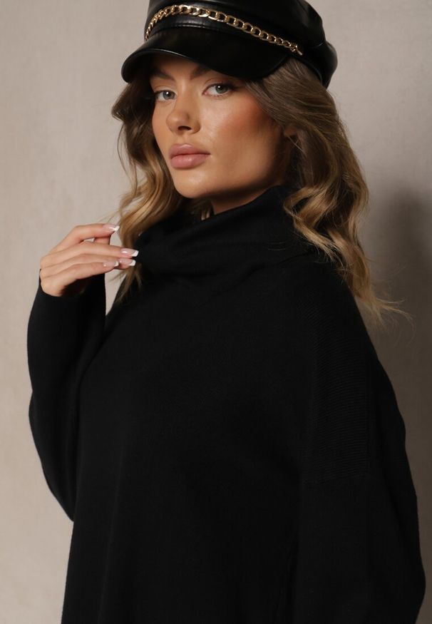 Renee - Czarny Golf z Wełną i Bawełną Ozdobiony Rozcięciami Ilarine. Okazja: na co dzień, na spotkanie biznesowe. Typ kołnierza: golf. Kolor: czarny. Materiał: bawełna, wełna. Wzór: aplikacja. Styl: biznesowy, klasyczny, elegancki, casual
