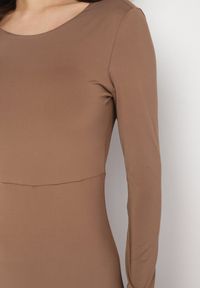 Born2be - Brązowa Rozkloszowana Sukienka z Wiskozą z Odkrytymi Plecami i Wiązaniem Irellisa. Okazja: na co dzień. Kolor: brązowy. Materiał: wiskoza. Styl: elegancki, casual #5