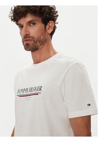 TOMMY HILFIGER - Tommy Hilfiger T-Shirt Brand Love MW0MW40324 Biały Regular Fit. Kolor: biały. Materiał: bawełna #5