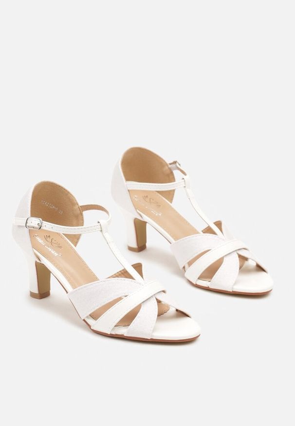 Born2be - Białe Sandały na Niskim Słupku z Brokatowymi Wstawkami Neloria. Kolor: biały. Obcas: na słupku. Styl: elegancki