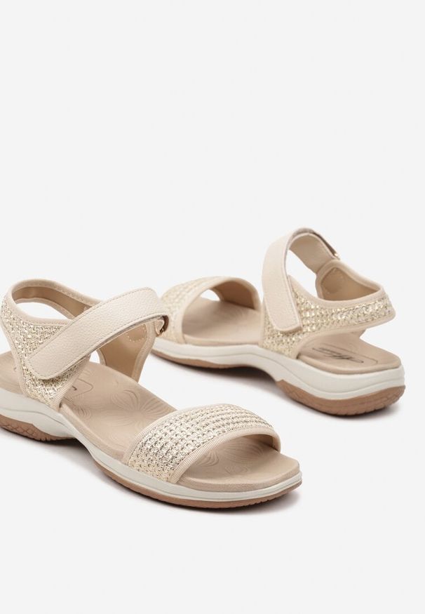 Born2be - Beżowe Sandały z Plecioną Cholewką Taterria. Okazja: na co dzień. Zapięcie: rzepy. Kolor: beżowy. Obcas: na obcasie. Styl: casual, elegancki. Wysokość obcasa: niski