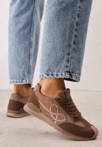 Renee - Brązowe Sneakersy z Geometrycznym Wzorem z Boku Mehida. Okazja: na co dzień. Zapięcie: sznurówki. Kolor: brązowy. Materiał: jeans. Wzór: geometria #3