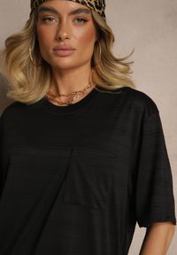 Renee - Czarna Koszulka T-shirt z Naszytą Kieszonką TLanitra. Okazja: na co dzień. Kolor: czarny. Materiał: jeans. Wzór: aplikacja. Sezon: lato, wiosna. Styl: elegancki, casual