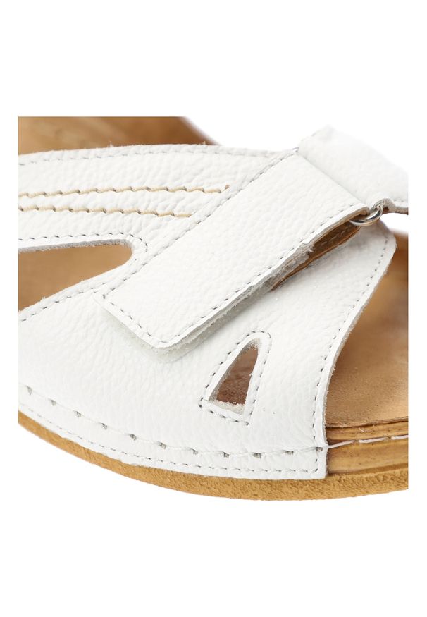 Białe Sandały Armodo Modne Obuwie Damskie. Zapięcie: rzepy. Kolor: biały. Materiał: materiał, skóra. Sezon: lato. Styl: klasyczny