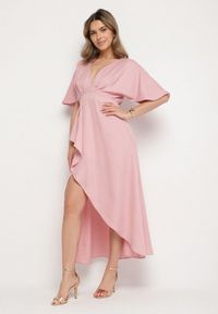 Born2be - Różowa Koktajlowa Sukienka Vices o Asymetrycznym Kroju z Falbanką Finexia. Okazja: na ślub cywilny, na wesele, na imprezę. Kolor: różowy. Wzór: aplikacja. Typ sukienki: asymetryczne. Styl: wizytowy #3
