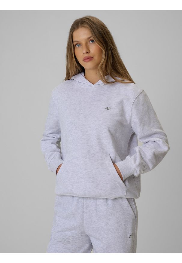 4f - 4F Bluza dresowa relaxed z kapturem damska - szara M. Okazja: na co dzień, na spacer. Typ kołnierza: kaptur. Kolor: szary. Materiał: dresówka. Styl: casual, klasyczny
