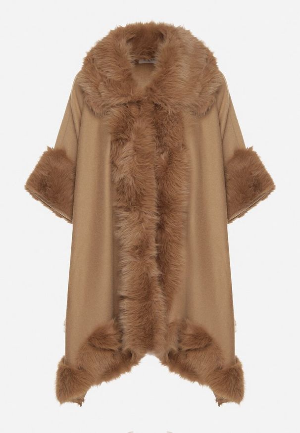Born2be - Jasnobrązowe Ponczo z Wełną i Wiskozą Ozdobione Futerkiem Delatta. Okazja: na co dzień. Kolor: brązowy. Materiał: wełna, wiskoza, futro. Wzór: aplikacja. Styl: casual, elegancki