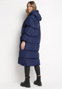 Born2be - Granatowa Długa Kurtka Pikowana Płaszcz na Zamek z Kapturem Lesea. Okazja: na co dzień. Typ kołnierza: kaptur. Kolor: niebieski. Materiał: dzianina, jeans. Długość: długie. Styl: casual, elegancki #5