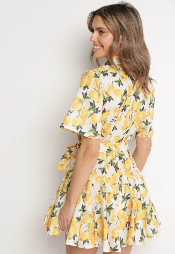 Born2be - Beżowa Sukienka Koszulowa o Rozkloszowanym Kroju z Wiązanym Paskiem Laviliona. Okazja: na co dzień. Kolor: beżowy. Materiał: jeans. Typ sukienki: koszulowe. Styl: casual, elegancki