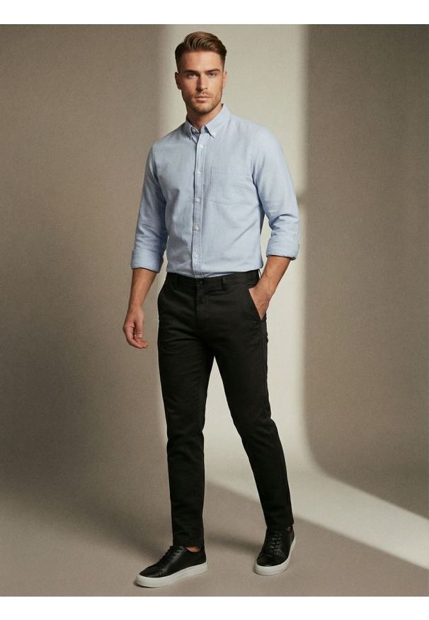 Sinsay - Spodnie chino slim - czarny. Kolor: czarny